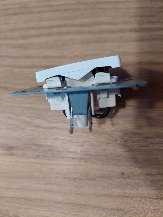 Przycisk roletowy biały NOWY  "LEGRAND" Cariva