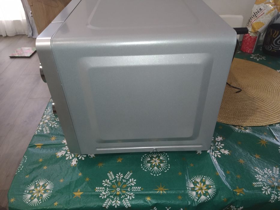 Микроволновка Gorenje MO20E1S 800Вт. Идеальное состояние.