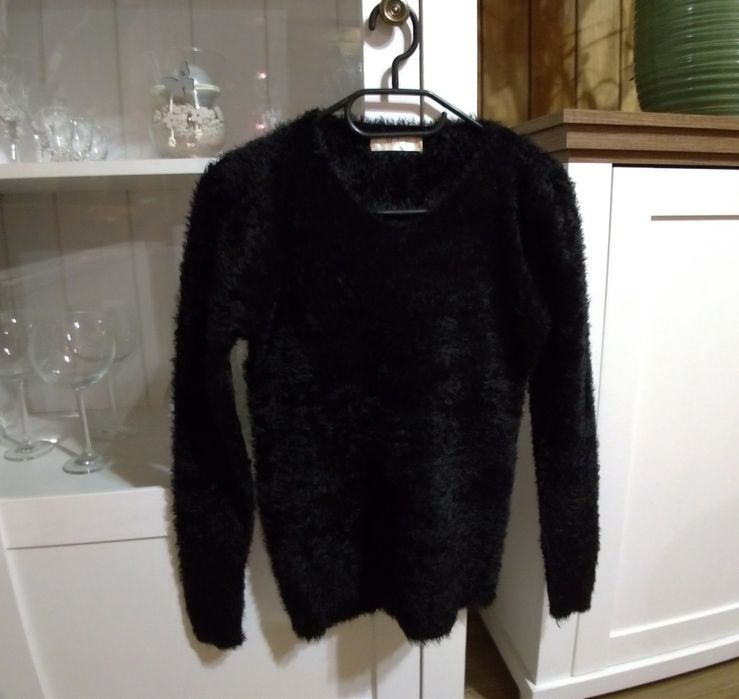 Sweter czarny włochaty misiu