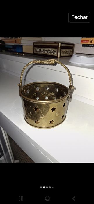 Cesta decorativa dourada