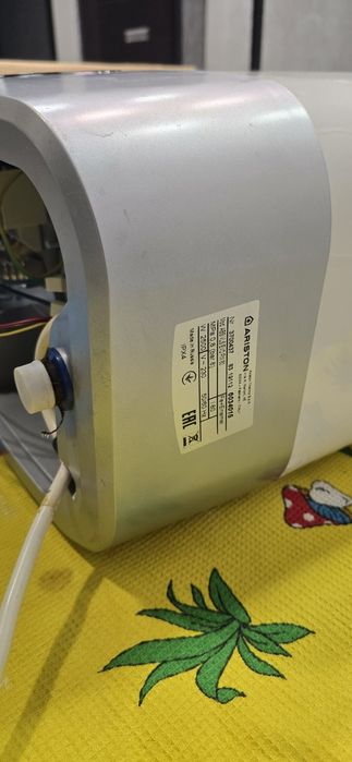 Бойлер Ariston на деталі