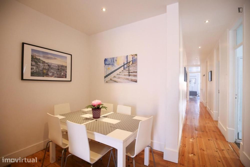 Quarto - localizado em Arroios Lisbon
