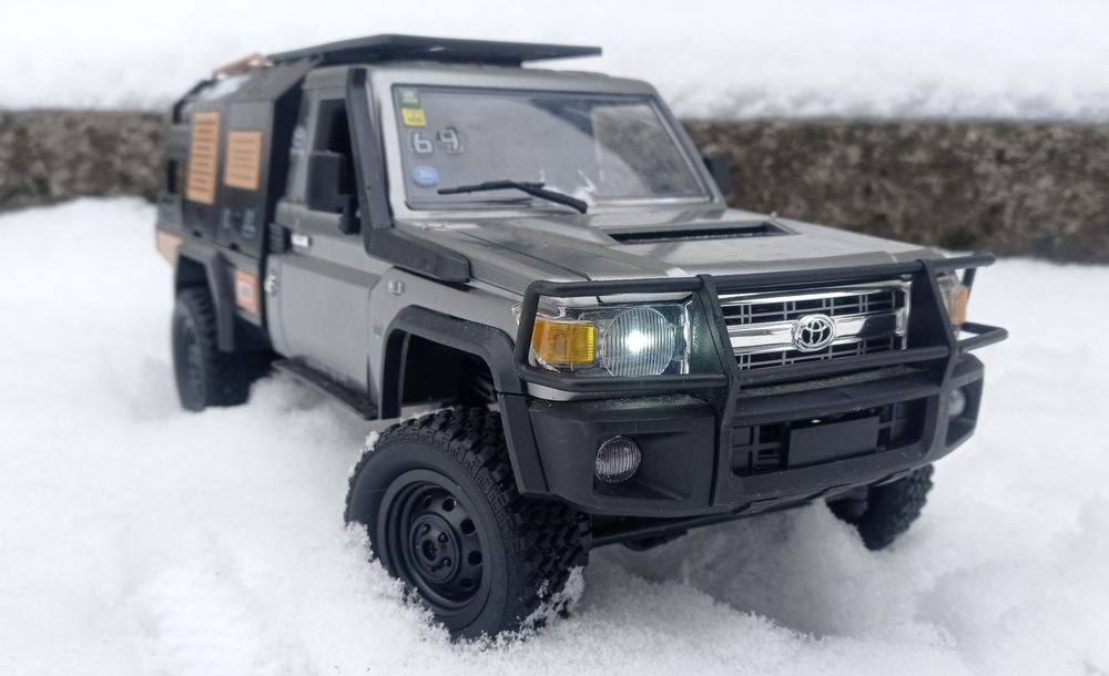 Продам машинку MN82S 1/12  Toyota land cruiser silver crauler джип rc