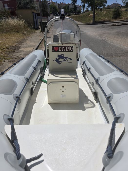 Semi rigido 25cv 4t