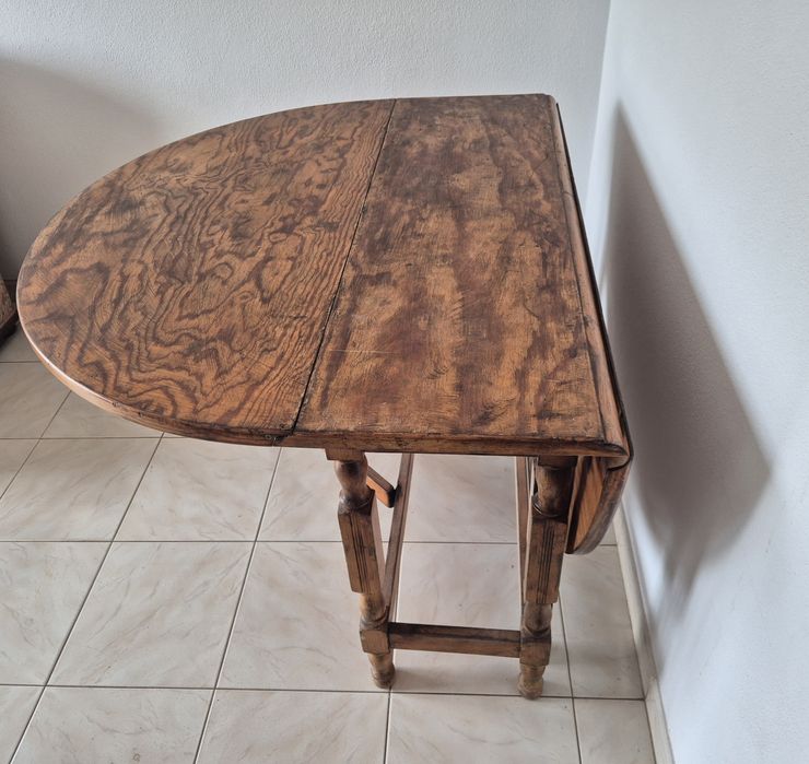 Mesa dobrável em madeira — tampos elevatórios dos dois lados