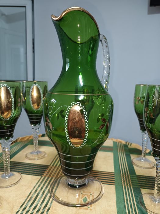 2 jarros e 8 copos antigos