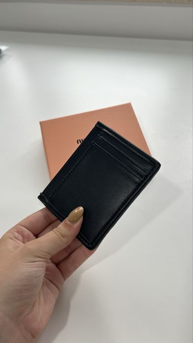 Porta-Cartões Miu Miu Preto – Autêntico, com Recibo e Caixa