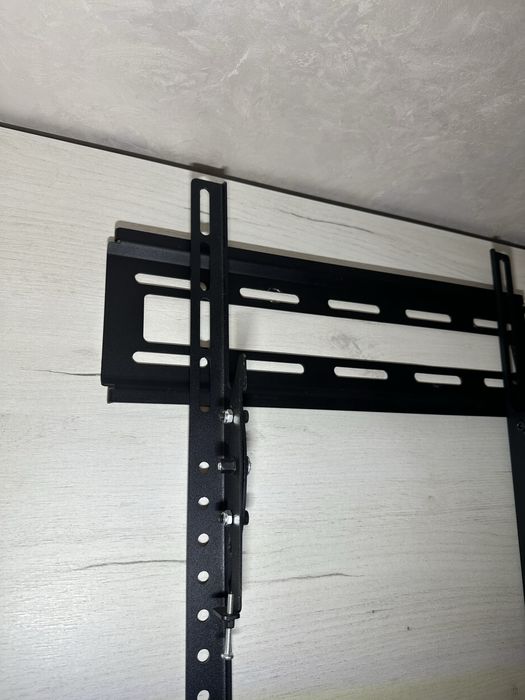 Кронштейн для телевізора Grunhelm, модель GH-Y1442C