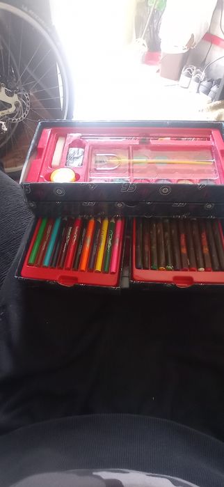 Vendo mala de pintura com desenhos do Faísca McQueen