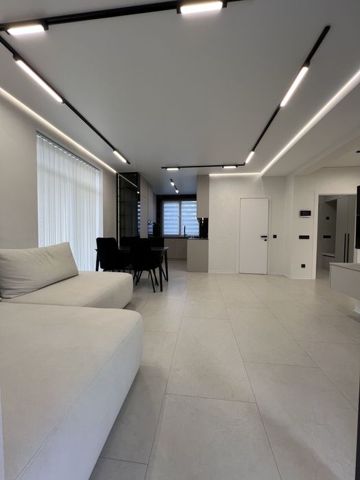 Новенький будинок з авторським ремонтом