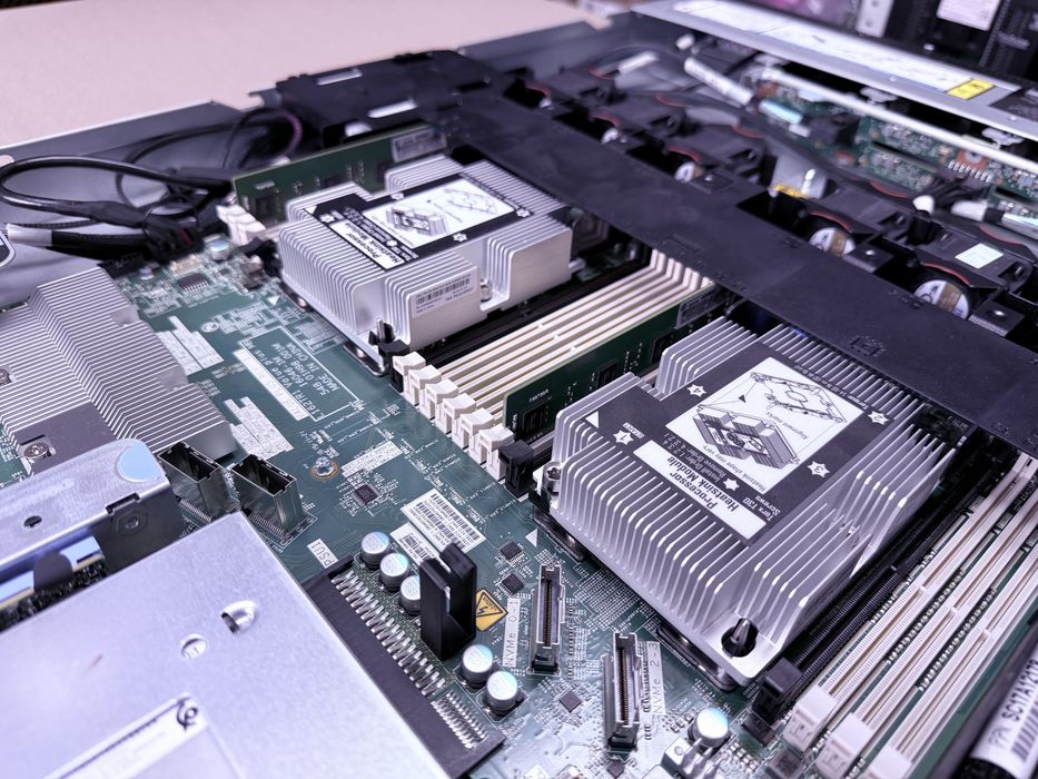 Сервер Lenovo ThinkSystem SR570