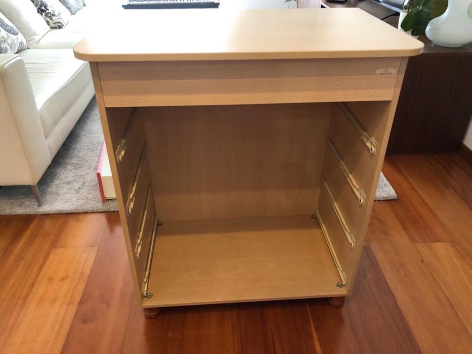 Cómoda Micuna/Aparador em madeira natural+espelho