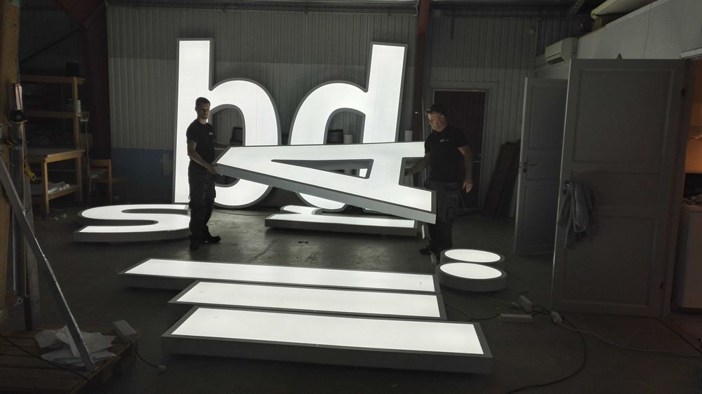 Litery przestrzenne 3D LED Logo podświetlane Kaseton Pylon Szyld