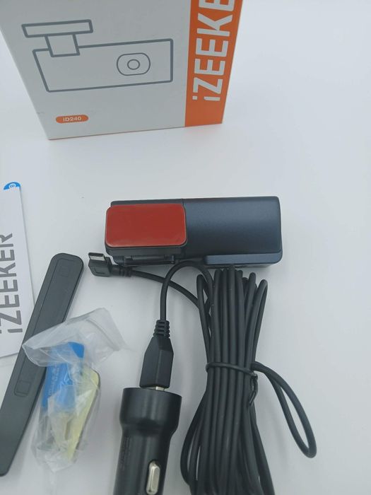Kamera samochodowa iZEEKER iD240 | Wideorejestrator WiFi QHD