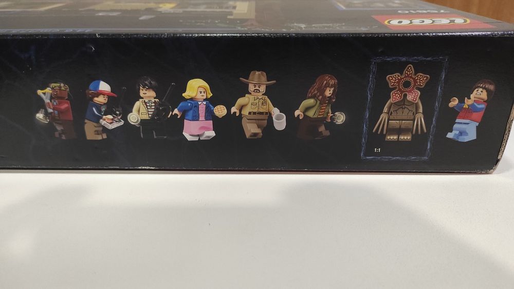 LEGO 75810 Stranger Things  «Інша сторона». Дивні Дива