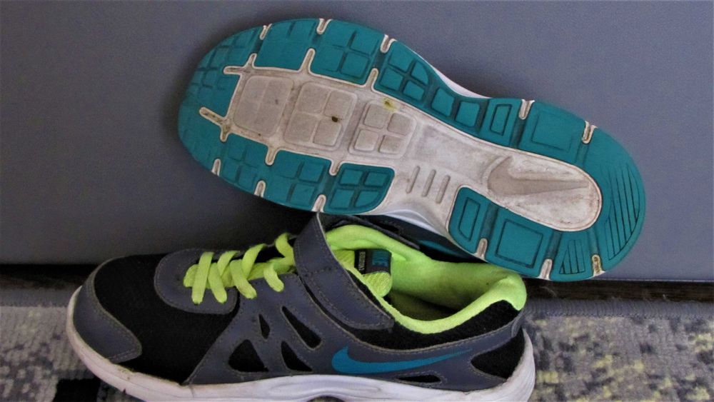 NIKE REVOLUTION 2 r. 28 wkł. 18,5cm stan bdb