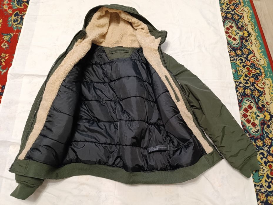 Куртка мужская с капюшоном зимняя Pull & Bear.