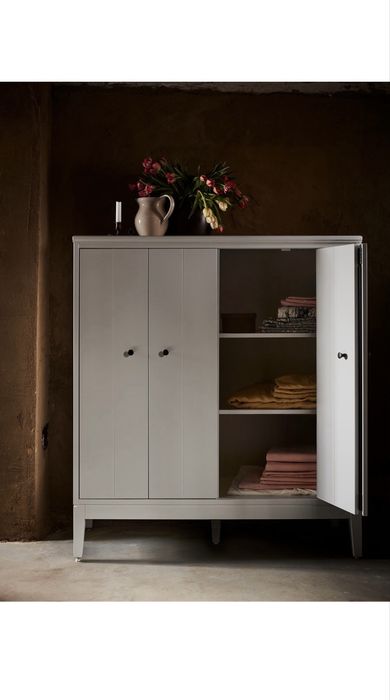 Armário com portas dobráveis