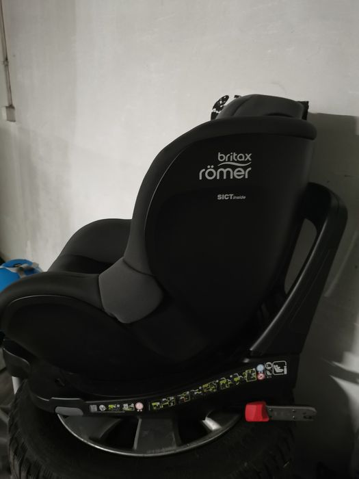 Fotelik samochodowy obrotowy britax romer dualfix M