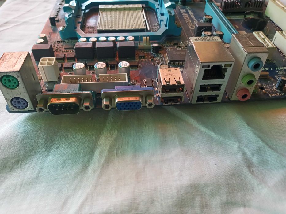 Продам материнские платы 100 грн 1 шт некоторые частично или рабочие