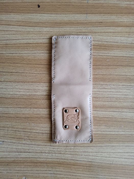 Etui na karty z ozdobnym stemplem