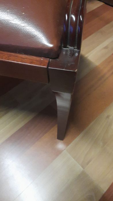 Mesa e 6 cadeiras em cerejeira