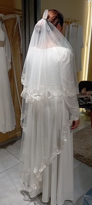 Suknia ślubna 48-50 r. Królewski atlas + welon