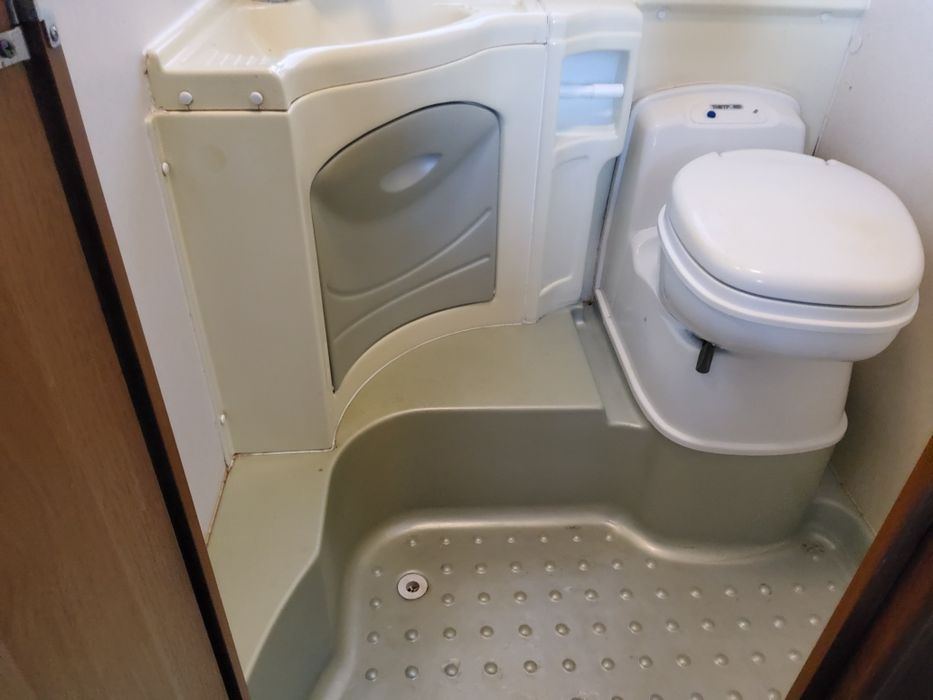 Autocaravana cama transversal