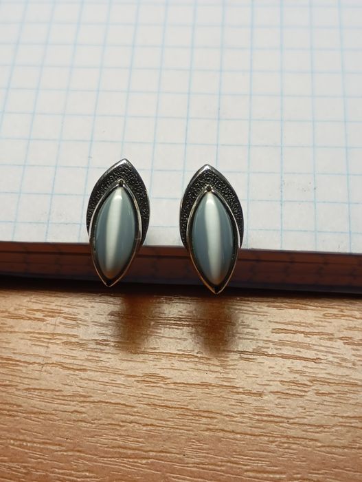 Продам срібний гарнітур.