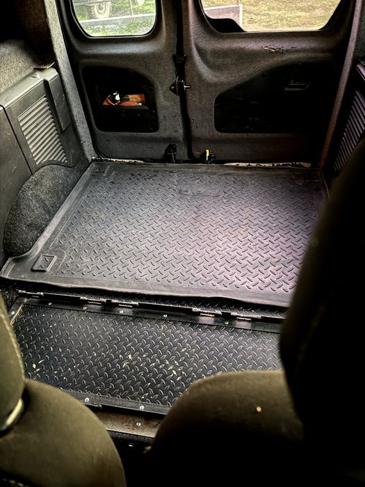 Пежо партнер 2008 р.в.