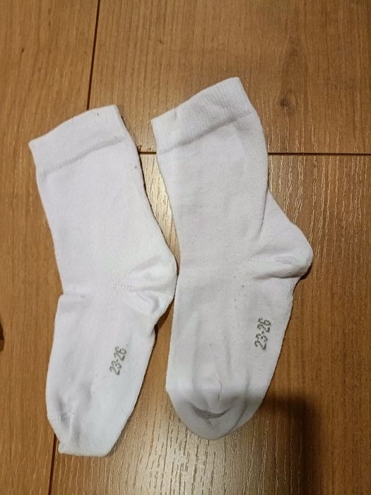 2 pares de meias Novas (23-26) + 1 par Oferta