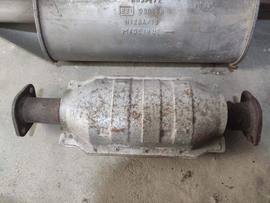 Panela de escape e catalizador