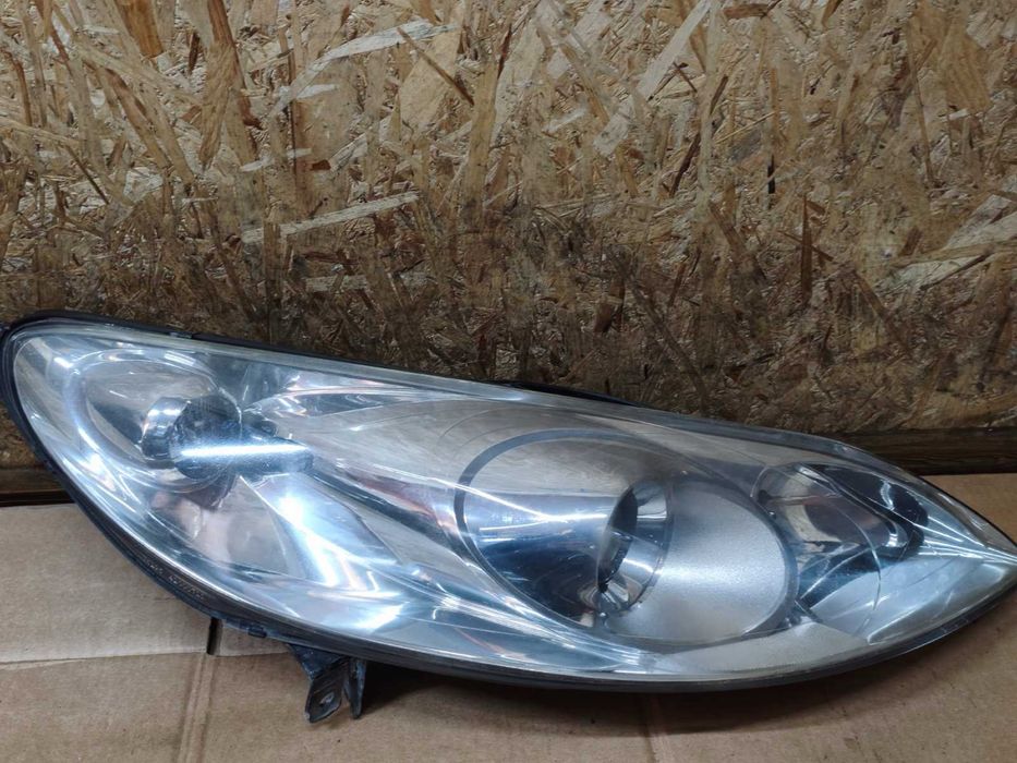 Передня права фара Peugeot 407 Пежо 407 седан 2004-2010