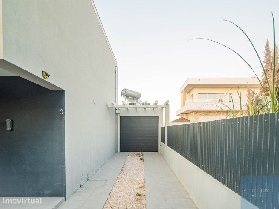Moradia Isolada T4 com Jardim em Trajouce