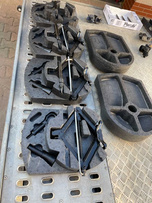 FORD MONDEO MK4 WKŁAD bagażnika koła zapasowego  styropian stan bdb