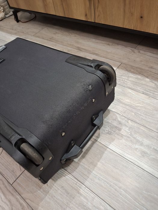 Pojemna walizka podróżna