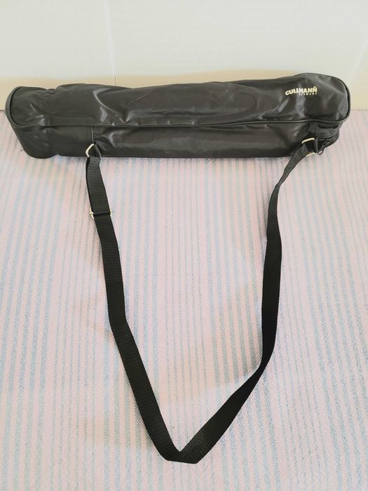 Tripé para equipamento fotográfico ou de vídeo, ou para smartphone.