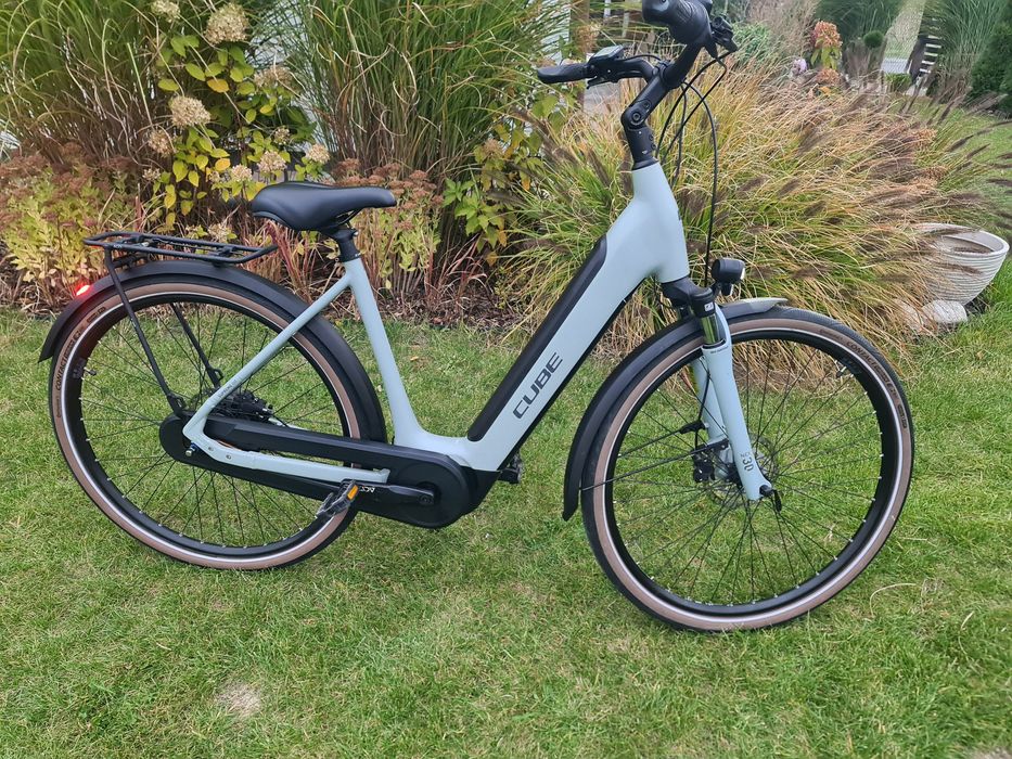 rower elektryczny  Cube Hybrid 800km