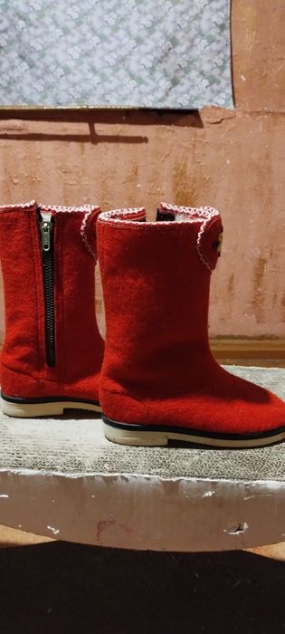 Нові бурки для дівчинки часів СССР