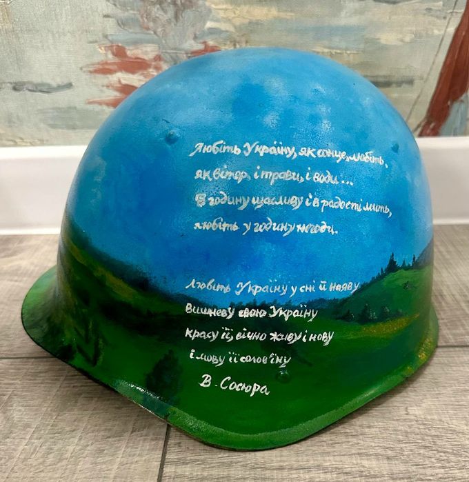 Каска військова на подарунок