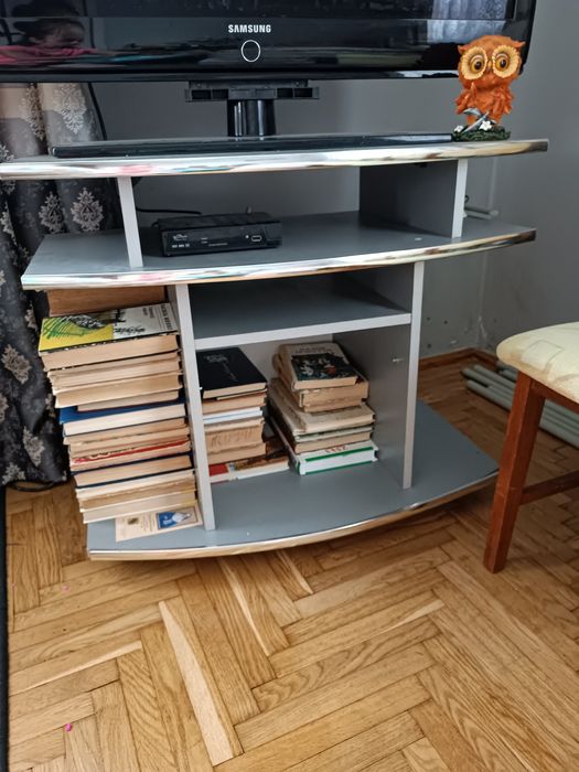 Продам тумбочку під телевізор