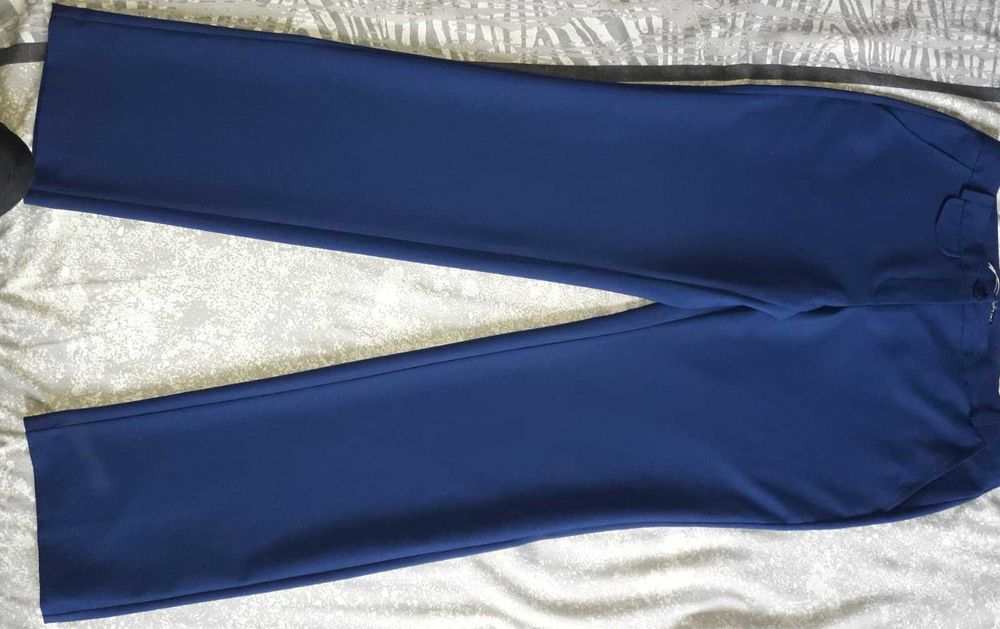 Продам красивые темно-синие брюки berdtoni , 46 р.новые ,с биркой