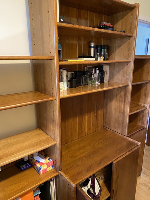 Armário com portas madeira de boa qualidade