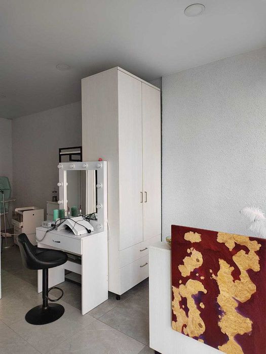 Продам мебель для маникюрного кабинета