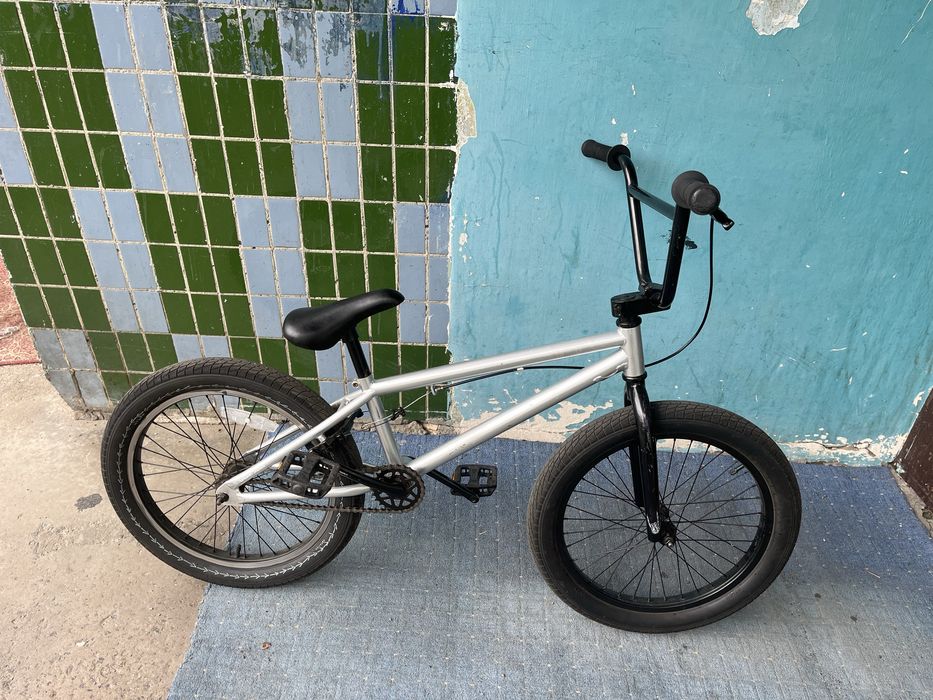 Велосипед BMX.