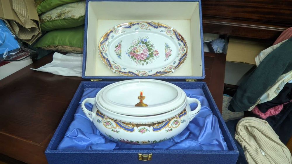 Terrina Grande de Porcelana com Travessa (Estilo Limoges) – RIGOROSAMENTE NOVA