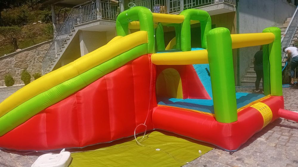 Insuflável, castelo de água