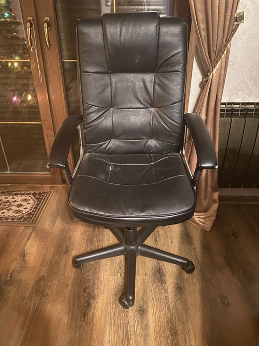 Skórzany fotel biurowy ZA DARMO