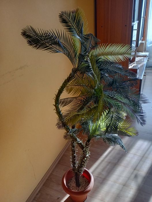 Sztuczny kwiat w doniczce