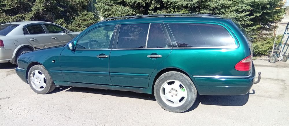 Продам Mercedes-Benz E 300T D